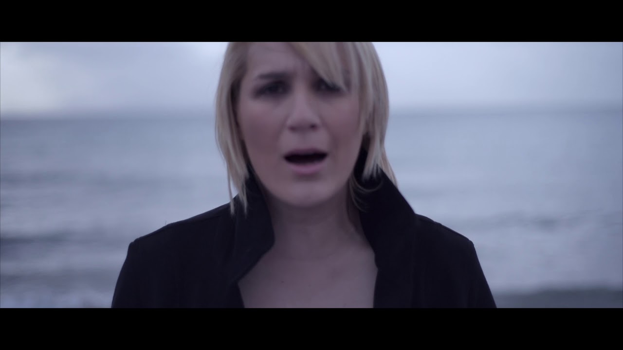 Βίκυ Καρατζόγλου “Πριν από σένα” | Video Premiere Βίκυ Καρατζόγλου “Πριν από σένα” | Video Premiere