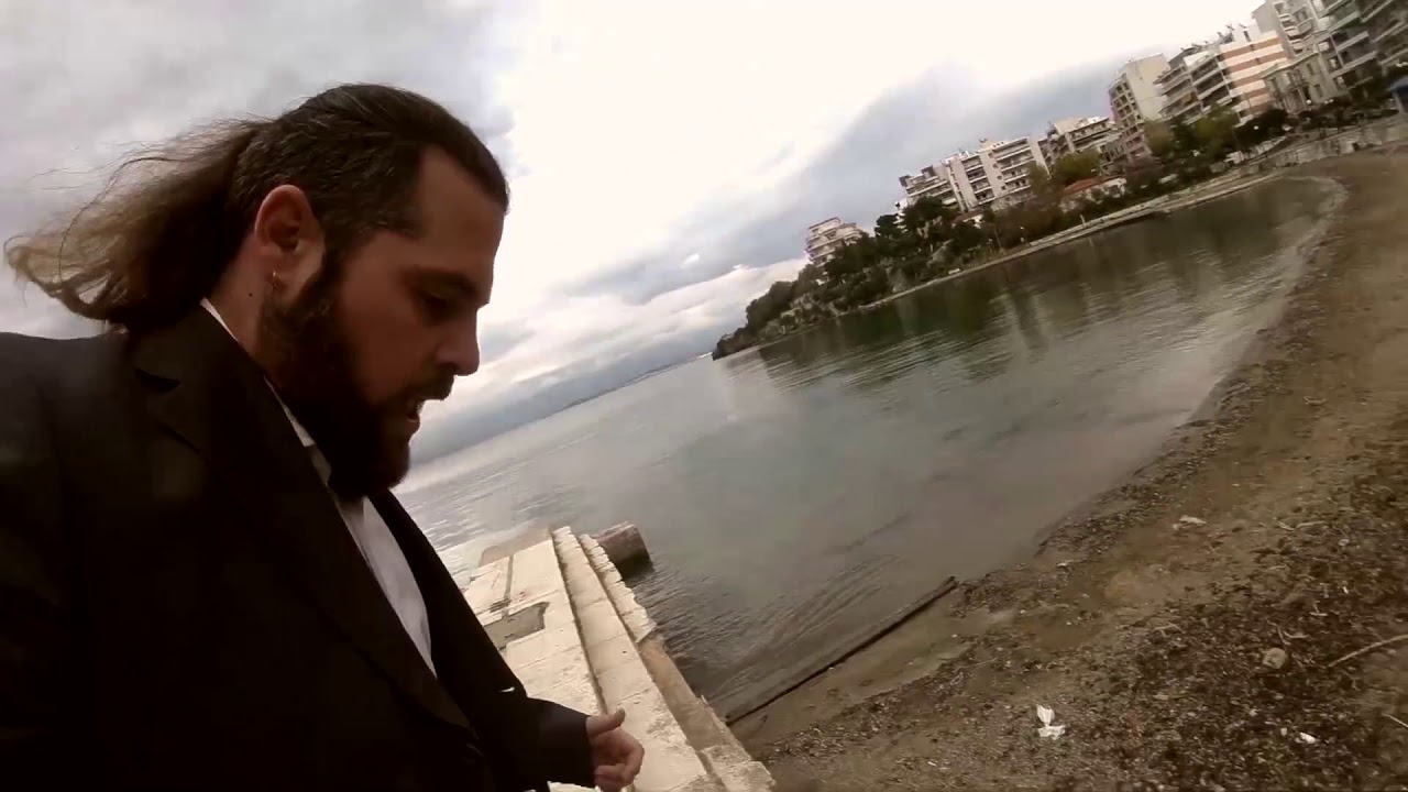 Νίκος Γιακουμάκης “Εκεί στο Φάρο” | Video Premiere Νίκος Γιακουμάκης “Εκεί στο Φάρο” | Video Premiere