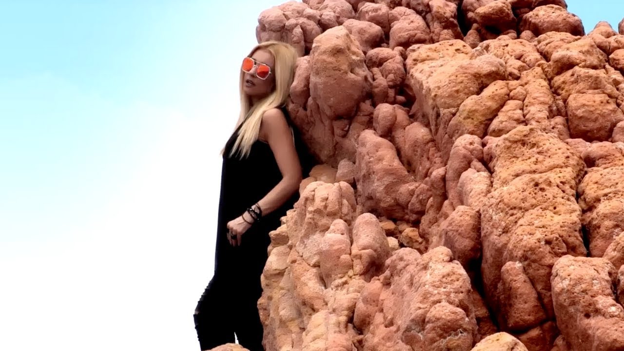 Λένα Παπαδοπούλου: Μόλις κυκλοφόρησε το video clip του «Έχω τρελαθεί» Λένα Παπαδοπούλου: Μόλις κυκλοφόρησε το video clip του «Έχω τρελαθεί»