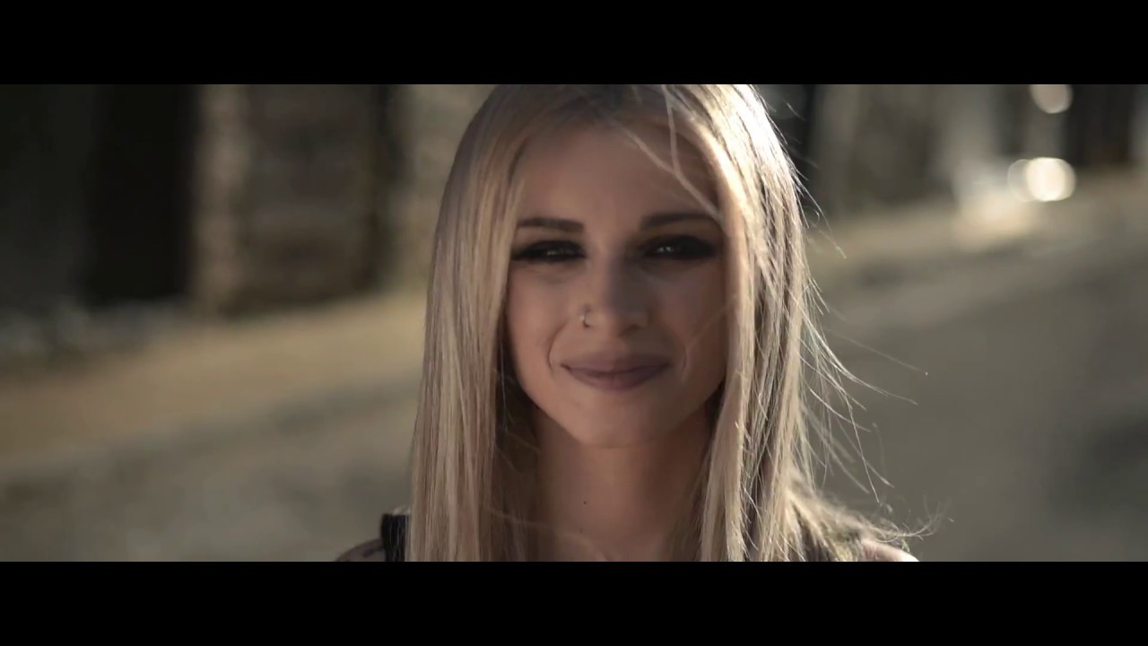 Η Άντρια Ράστη παρουσιάζει νέο single “Θα γίνουμε ρεζίλι” Η Άντρια Ράστη παρουσιάζει νέο single “Θα γίνουμε ρεζίλι”