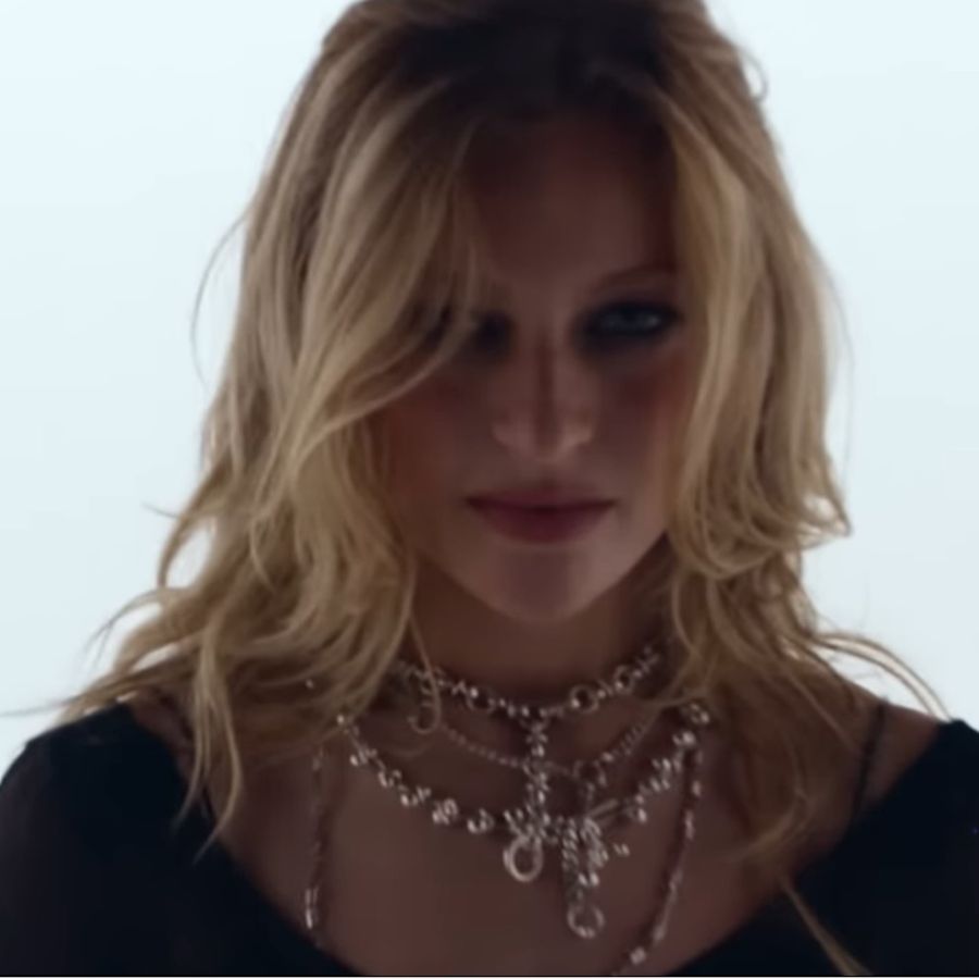 Η Dylan παρουσιάζει το νέο της single “Bad” Dylan - Bad