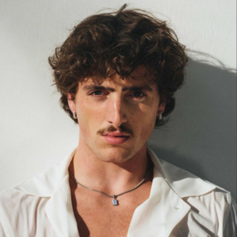 Benson Boone “Mr Electric Blue” | Video Benson Boone - Mr Electric Blue