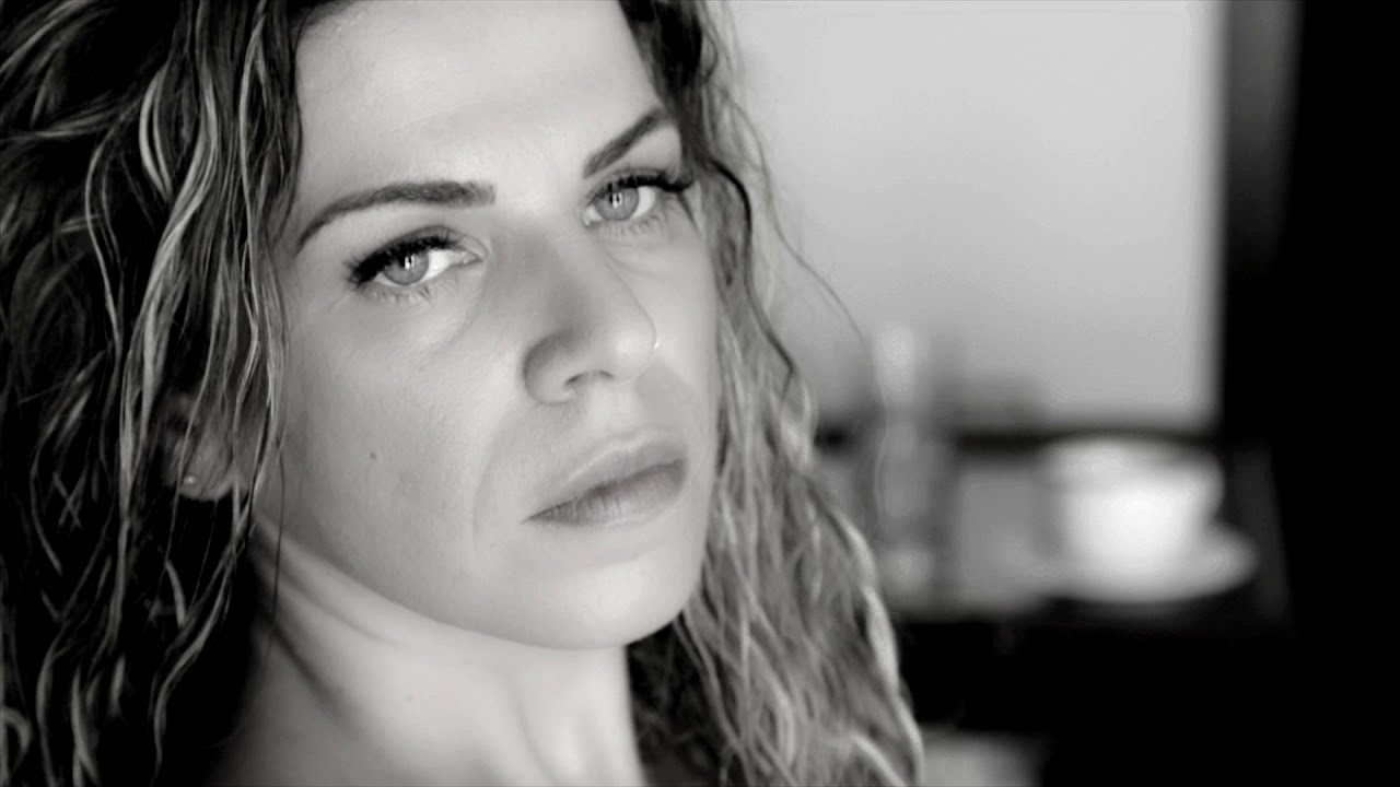 Βιολέτα Ίκαρη “Το Φλυτζάνι” | Video Premiere Βιολέτα Ίκαρη “Το Φλυτζάνι” | Video Premiere