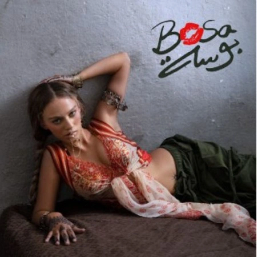 Elyanna: Το «BOSA» συνδυάζει arabic pop, latin ήχο και μια ανατρεπτική ιστορία φλερτ Elyana-Bosa