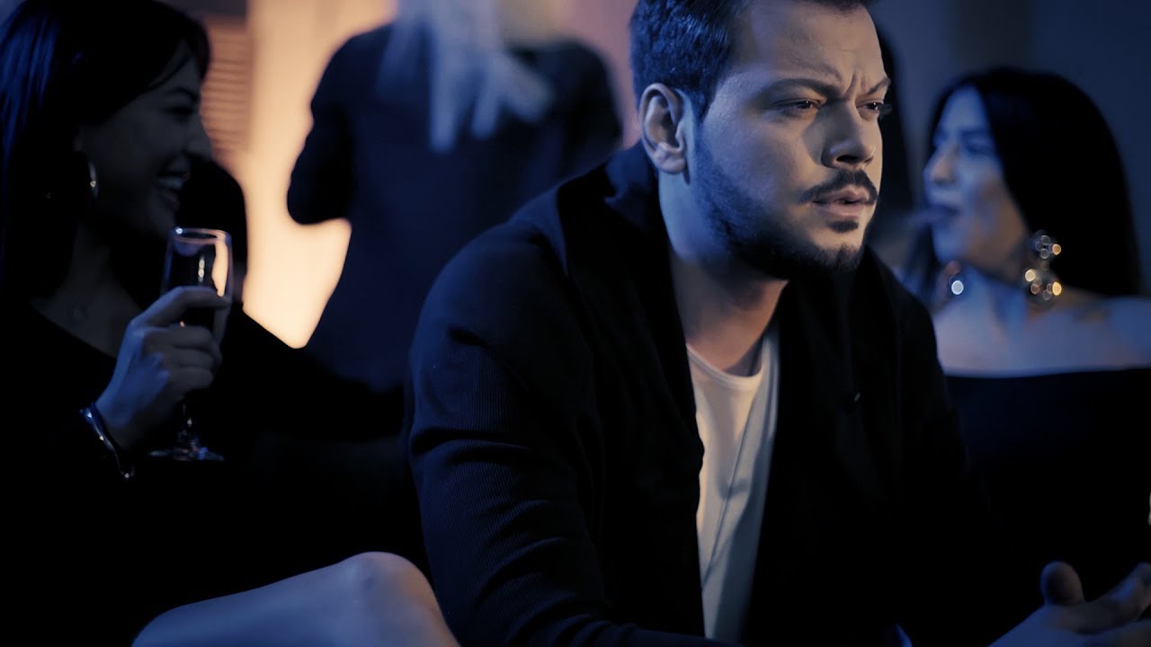 ΑΝΩ ΚΑΤΩ “Οι Κυριακές” | Video Premiere ΑΝΩ ΚΑΤΩ “Οι Κυριακές” | Video Premiere