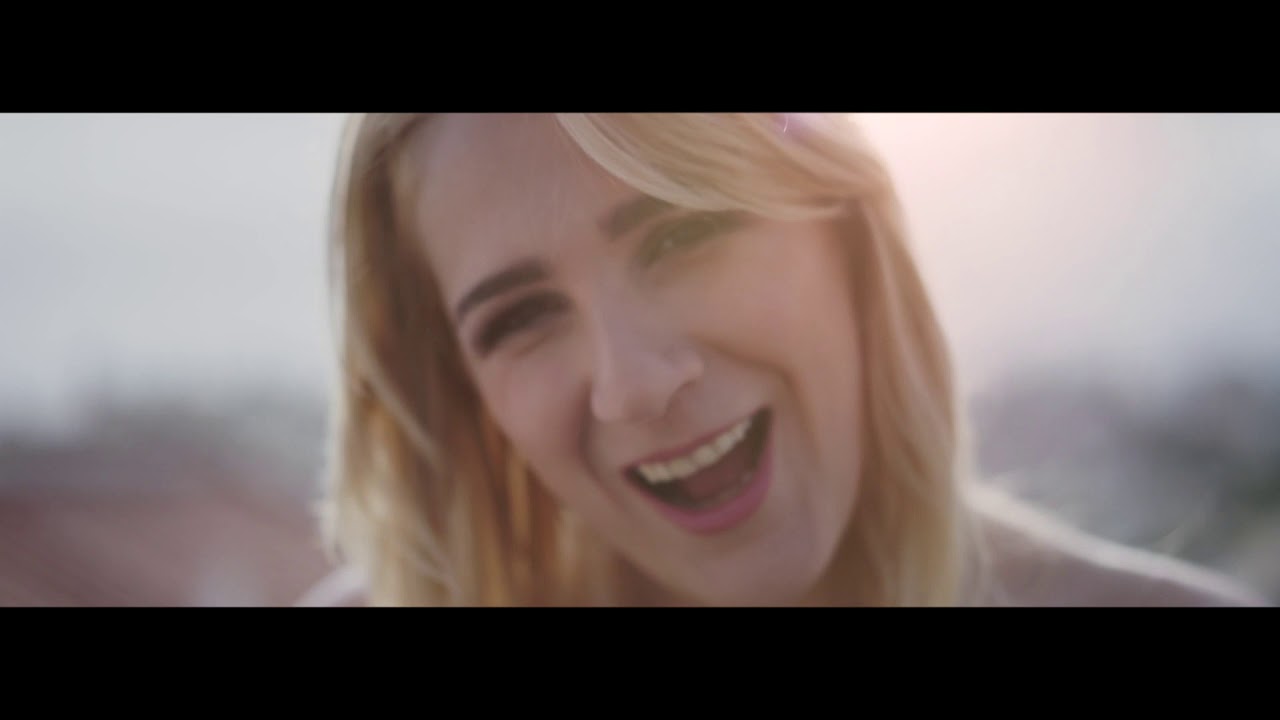 Βίκυ Καρατζόγλου “Σ’ αγαπάω και σε θέλω” | Video Premiere Βίκυ Καρατζόγλου “Σ’ αγαπάω και σε θέλω” | Video Premiere