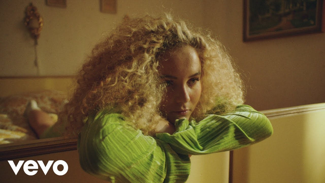 Emma Steinbakkenis “Not Gonna Cry” | Video Premiere Emma Steinbakkenis “Not Gonna Cry” | Video Premiere