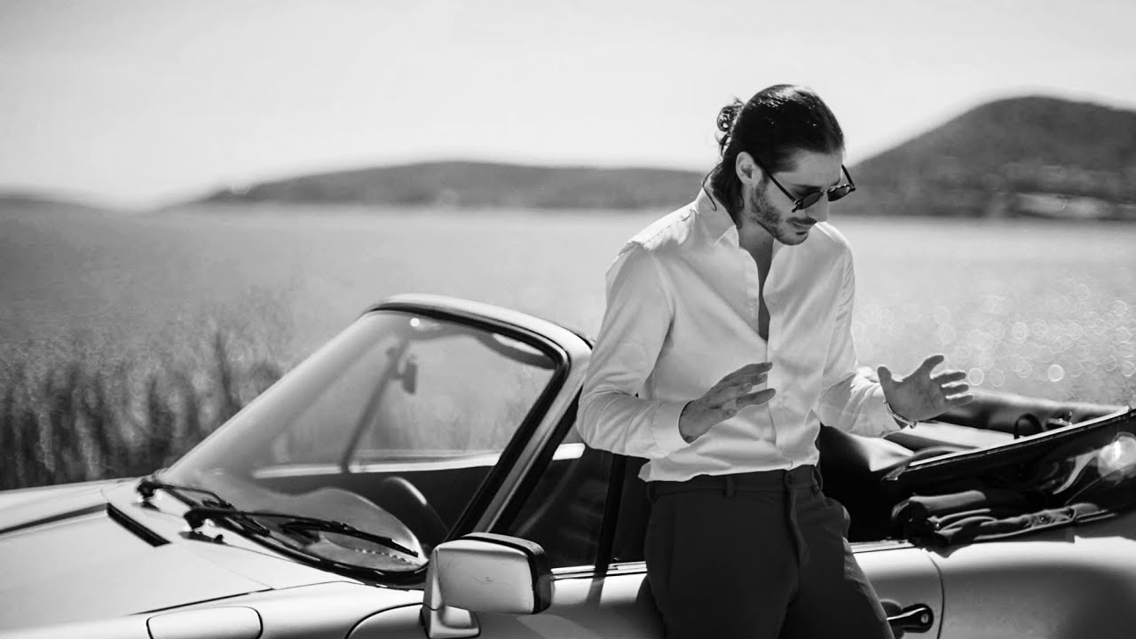 Τέο Δερμπόκης “Με πυξίδα την καρδιά” | Video Premiere Τέο Δερμπόκης “Με πυξίδα την καρδιά” | Video Premiere