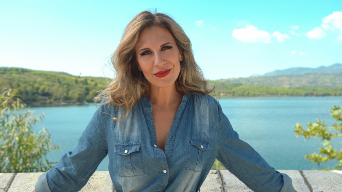 Katherine Filippeos “Breathe Into Me” | Video Premiere Katherine Filippeos-Breathe Into Me