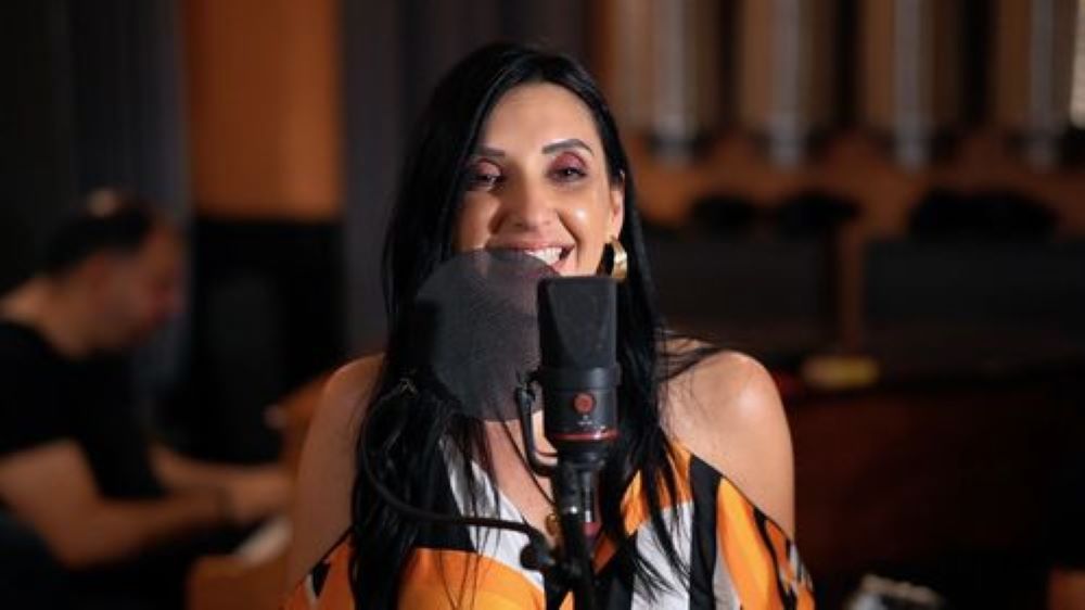 Evgenia: Εντυπωσιάζει με το νέο medley-live in studio, που περιλαμβάνει «Τα αγαπημένα» της (βίντεο) Evgenia-Agapimena
