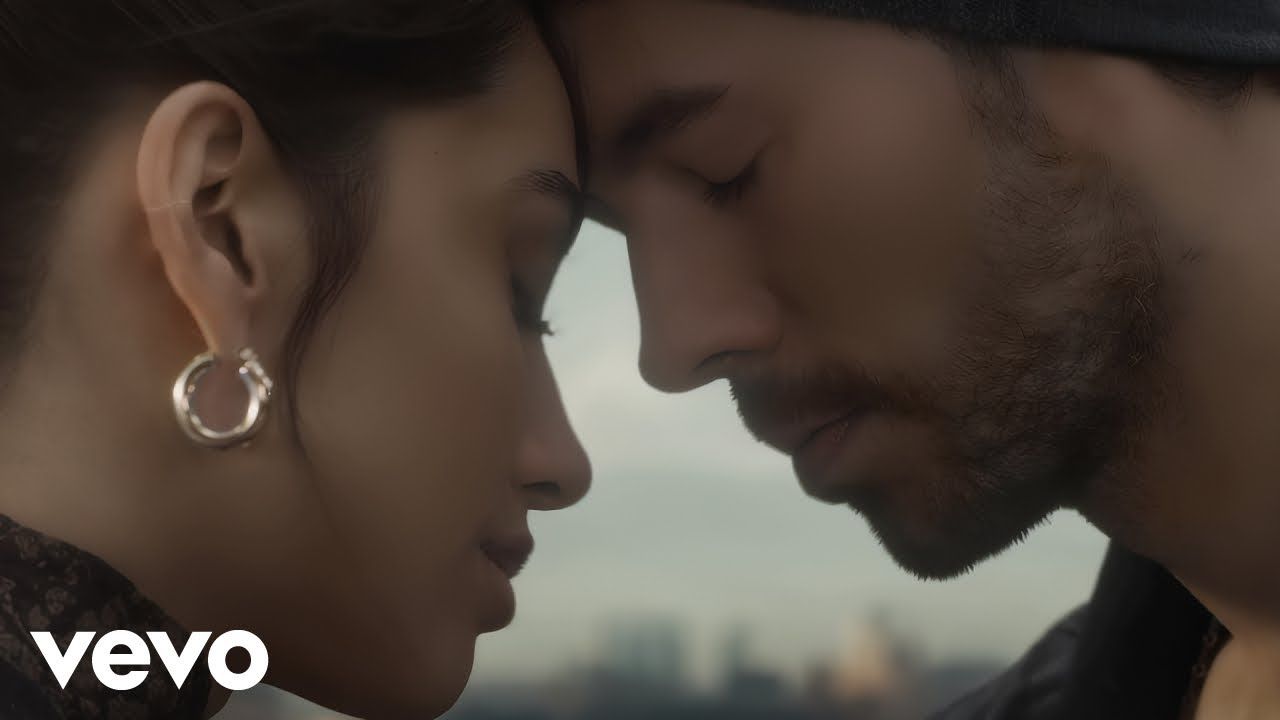 Enrique Iglesias & Maria Becerra Asi es La Vida Enrique Iglesias & Maria Becerra Asi es La Vida