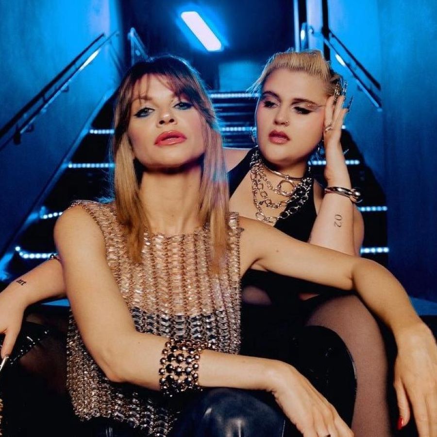 Alessandra Amoroso feat. BigMama “Mezzo Rotto” | Video Alessandra Amoroso BigMama Mezzo Rotto