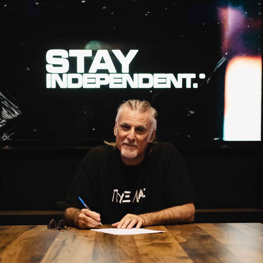 Η Stay Independent ανακοινώνει τη συνεργασία της με τον Φίλιππο Πλιάτσικα Φίλιππος Πλιάτσικας