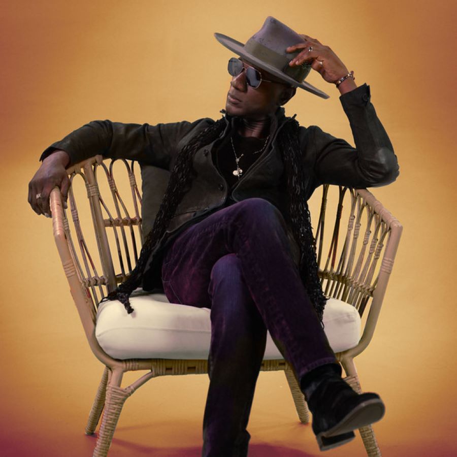 Η επιστροφή του Aloe Blacc είναι εδώ και φέρνει μια μοναδική εκδοχή του κλασικού “Seven Nation Army” των The White Stripes Aloe Blacc - Seven Nation Army
