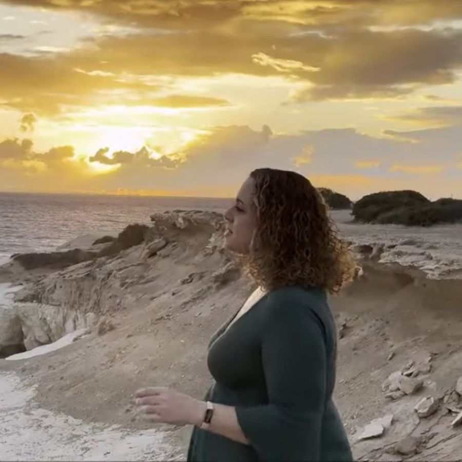 Katy Spiller «Ήλιε μου» | Video Katy Spiller-Ilie mou