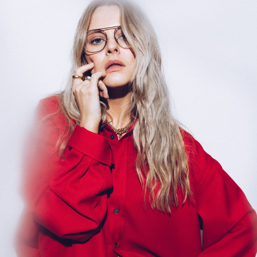 Lusaint “Neon Lights” | Video Lusaint - Neon Lights