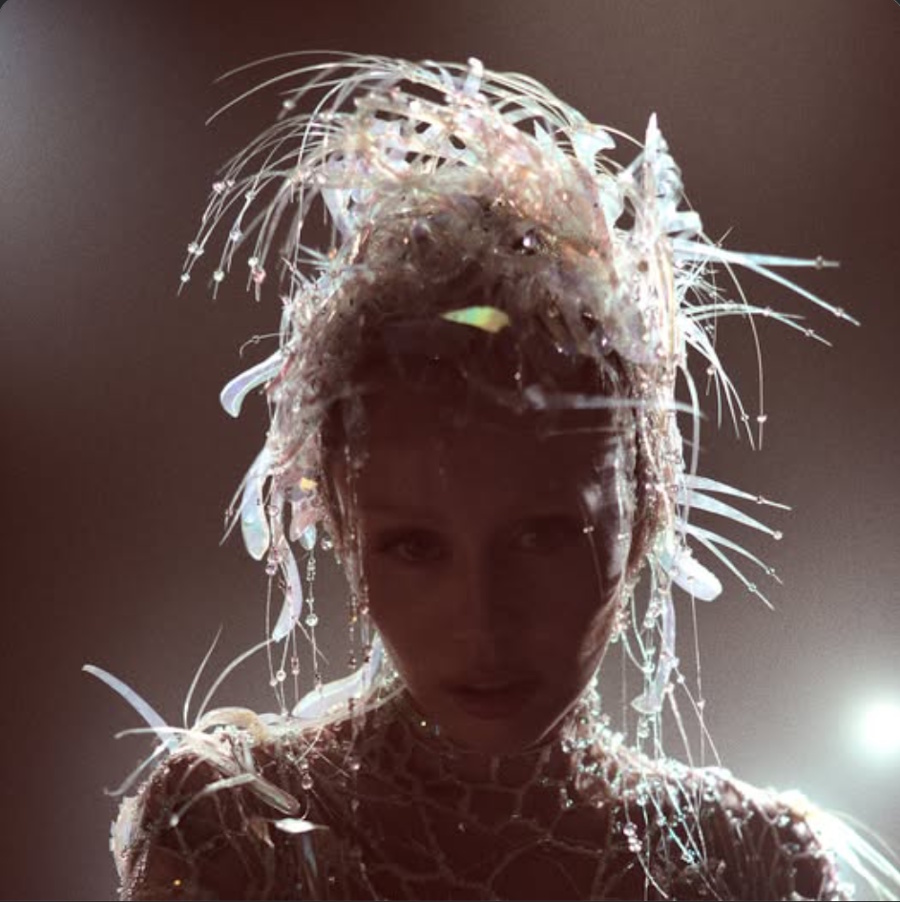 Miley Cyrus «Something Beautiful»: Πότε θα κυκλοφορήσει το νέο της άλμπουμ? Miley Cyrus_Something Beautiful