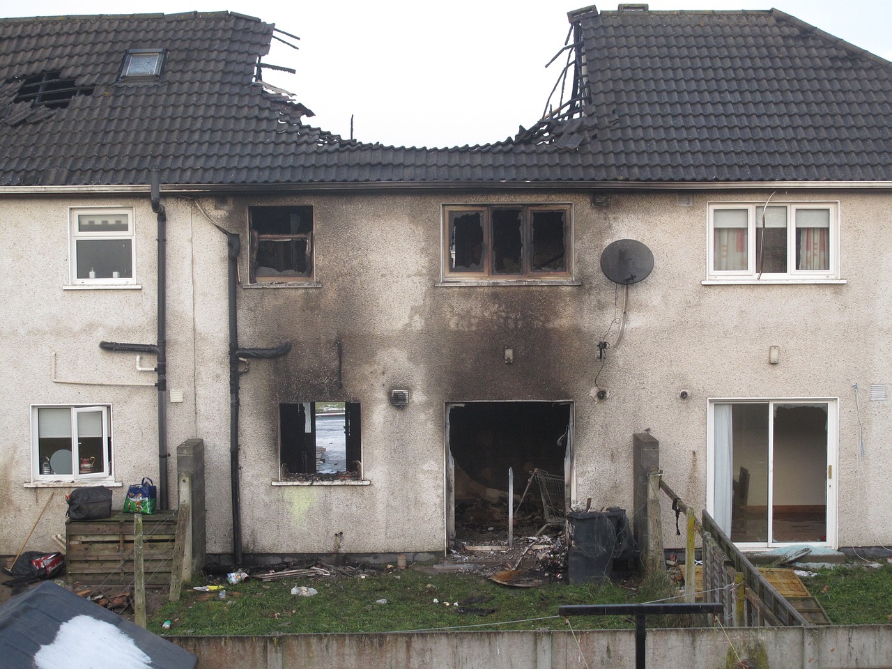 Ein Brand hat verheerende Folgen. Begeben Sie sich in Sicherheit, sobald Ihr Melder auslöst.
