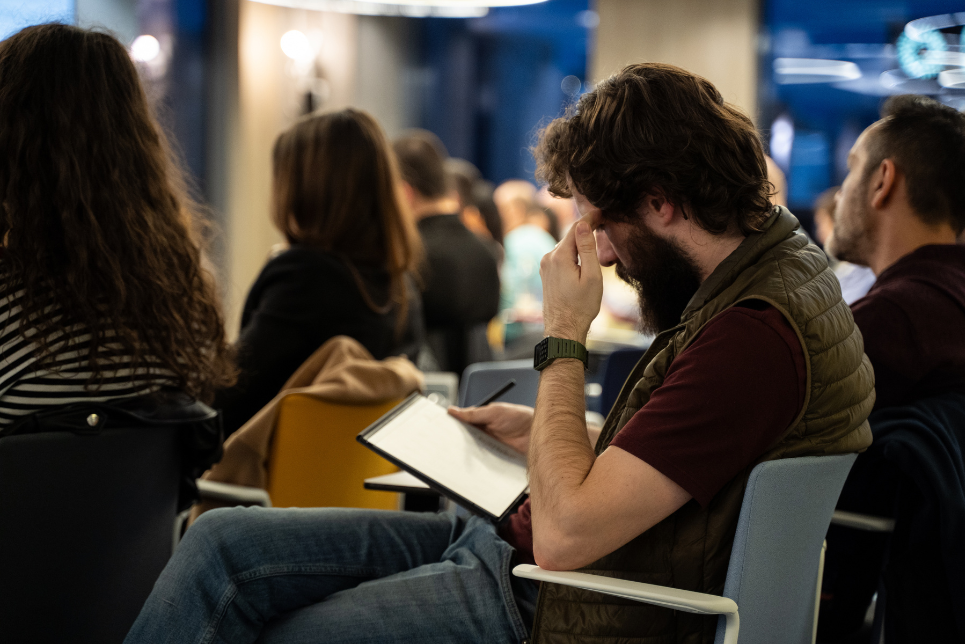 Viral Hooks pe Social Media pentru antreprenori