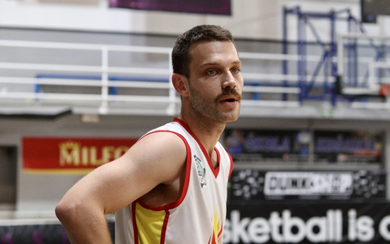 Indijanci su slomili otpor Flaming Lionsa — 76:38