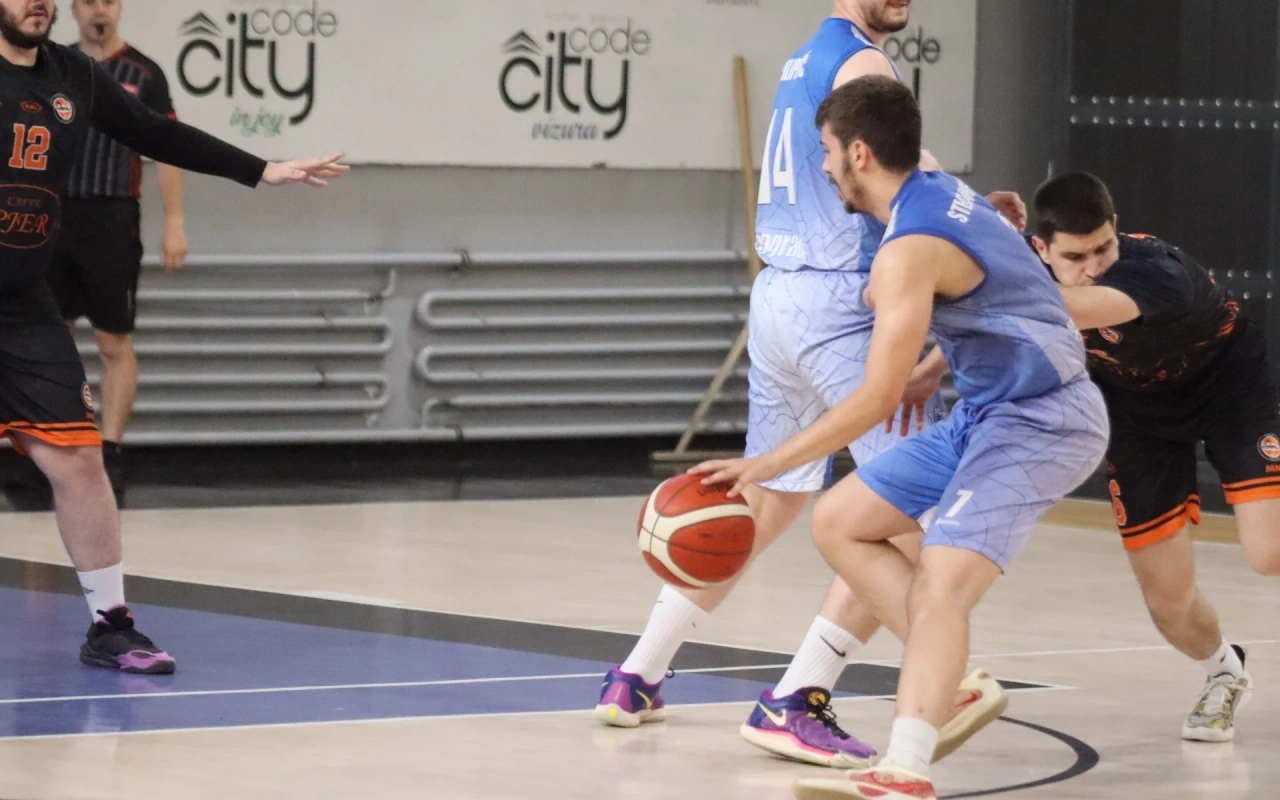 Polufinale Južne A Lige: KK Pada Neron savladao KK 8. Maj sa 57:47