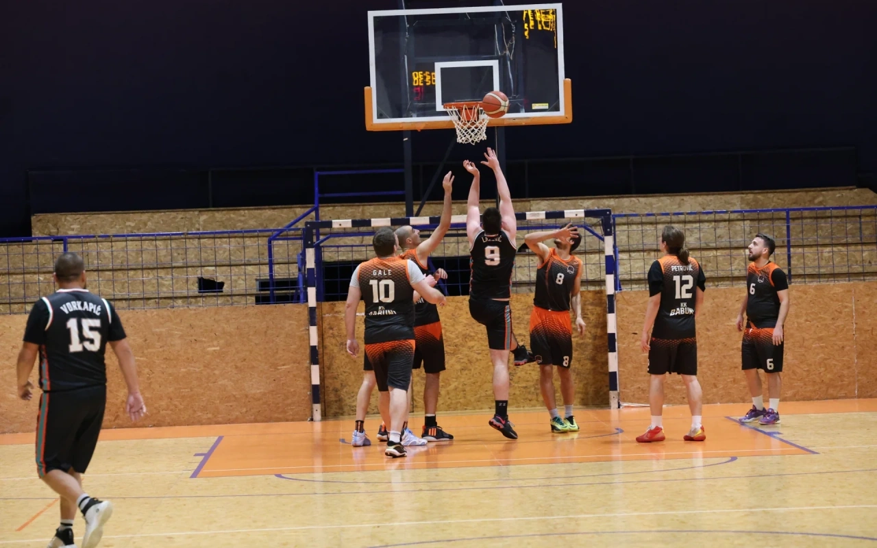 Stepa Komarci 56, KK Babuni 46 — Komarci zadržali prednost u GOLD C LIGA