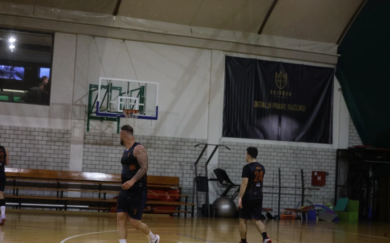 Slam Drunkers prelomili meč u drugoj i četvrtoj četvrtini — 74:54 protiv KK Državni Projekat