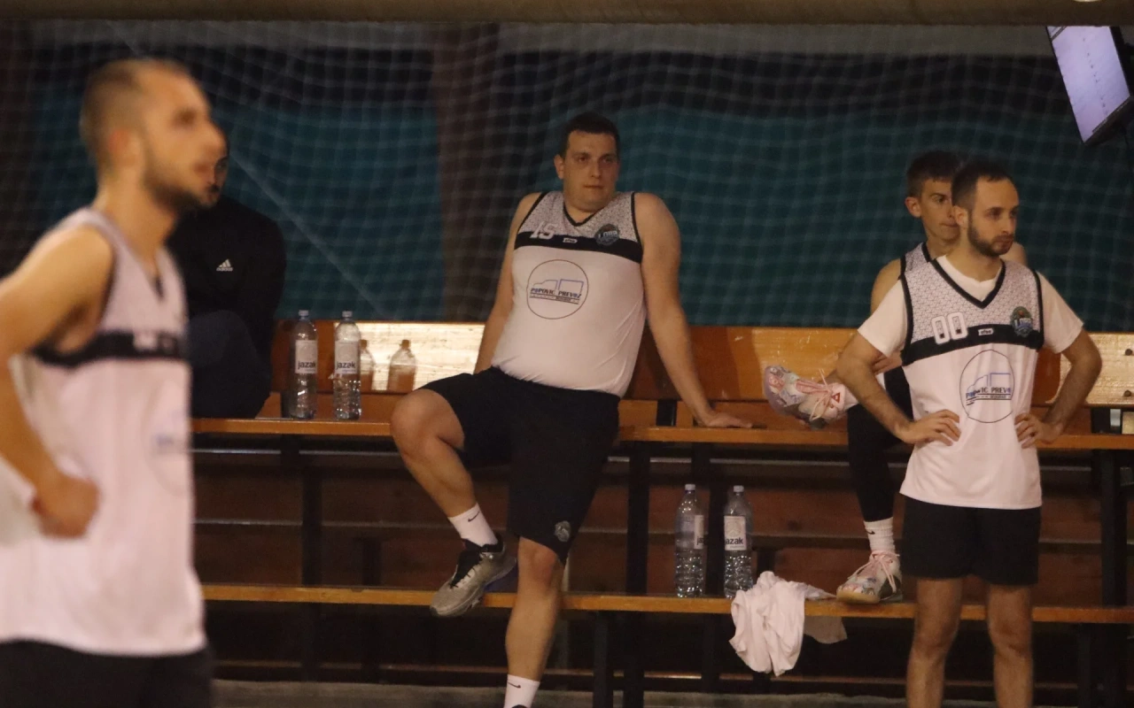 Napeta utakmica u Andreev i Darkov Kup: Leva Obala Beograda slavi minimalnu pobedu