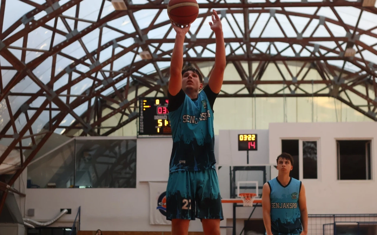 KK Bata kroz neizvesnu završnicu savladao Eastwich i prošao u polufinale