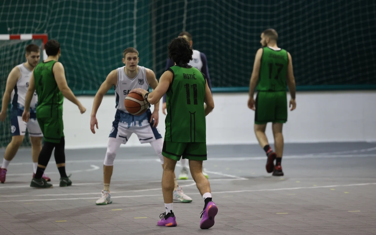 Fireflies rutinski do pobede nad KK Savski — 75:63 u NORTH LIGA