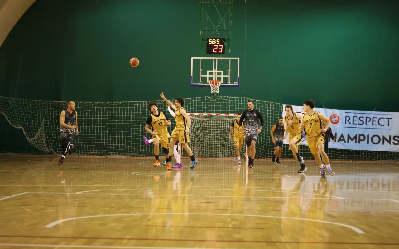 Mala Puna slavi pobedu nad Porocima: Jovičić dominirao, prelom u četvrtoj četvrtini