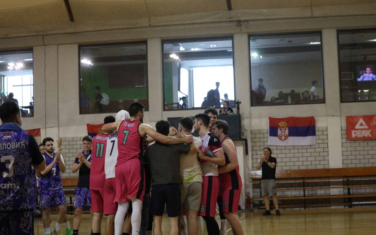 „Klošarkaši” trijumfovali u neizvesnoj završnici protiv „KK Flop Udarac 7”