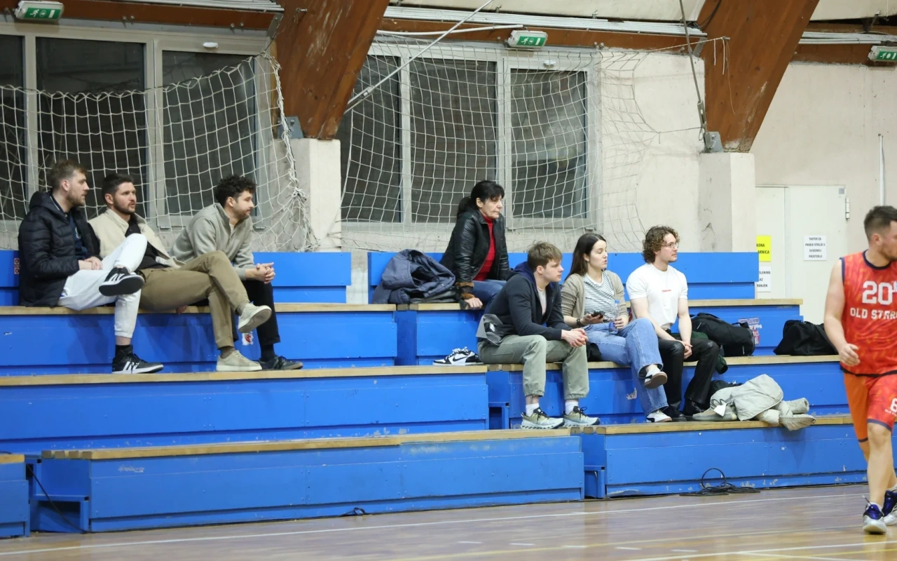 Neočekivani preokret i ciljna dominacija: KK Neradnički slavio protiv OLD STARS 59:50