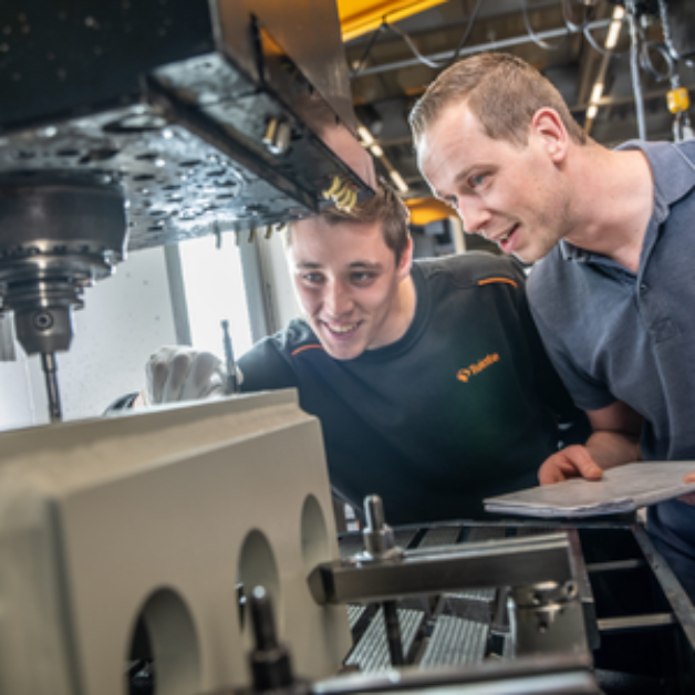 Werken bij tuinte cam programmeur cnc frezer