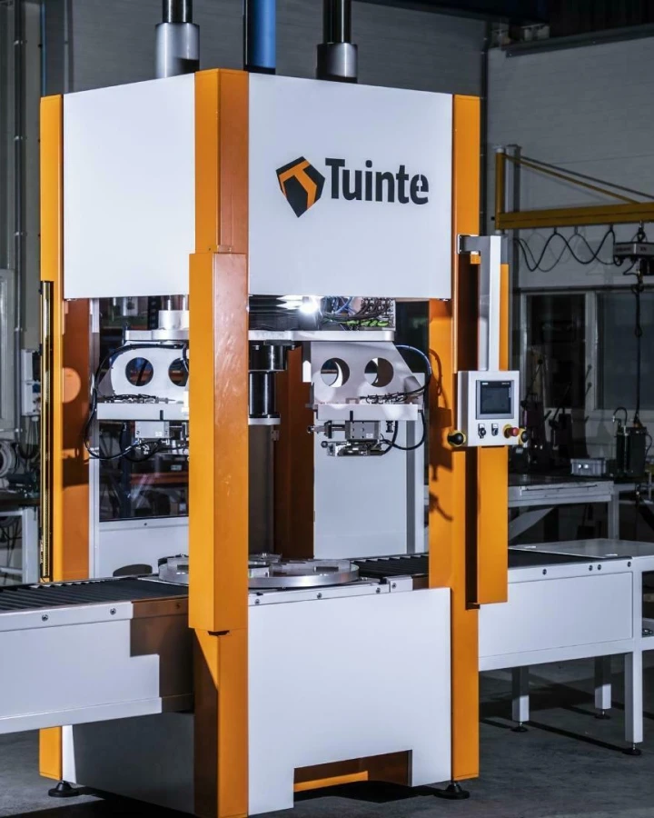 Speciaal machinebouw project nieuwe cilinderspers voor HP Valves