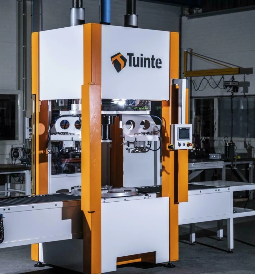 Speciaal machinebouw project nieuwe cilinderspers voor HP Valves