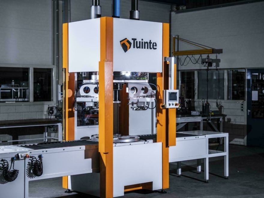 Speciaal machinebouw project nieuwe cilinderspers voor HP Valves