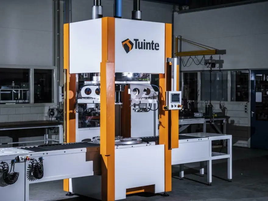 Speciaal machinebouw project nieuwe cilinderspers voor HP Valves