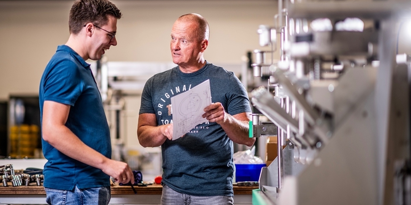 Onze engineers Jelle en Geert in overleg
