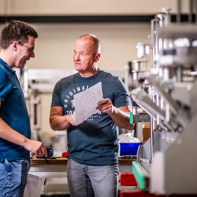 Onze engineers Jelle en Geert in overleg