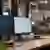 Industriële IT werkplek met dashboards
