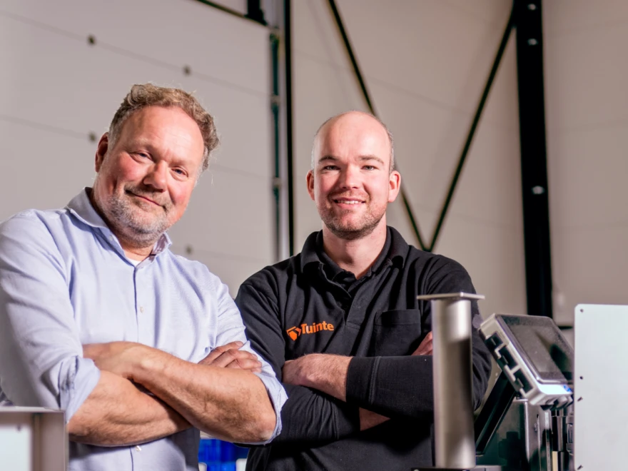 Marcel (hoofd engineering) en Edwin (monteur)