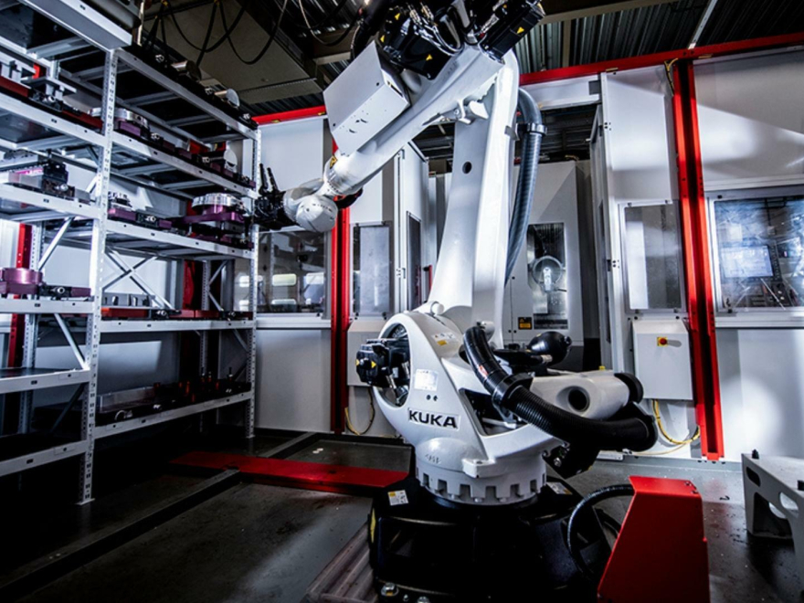 Hermle machine met robot (24/7 productie)