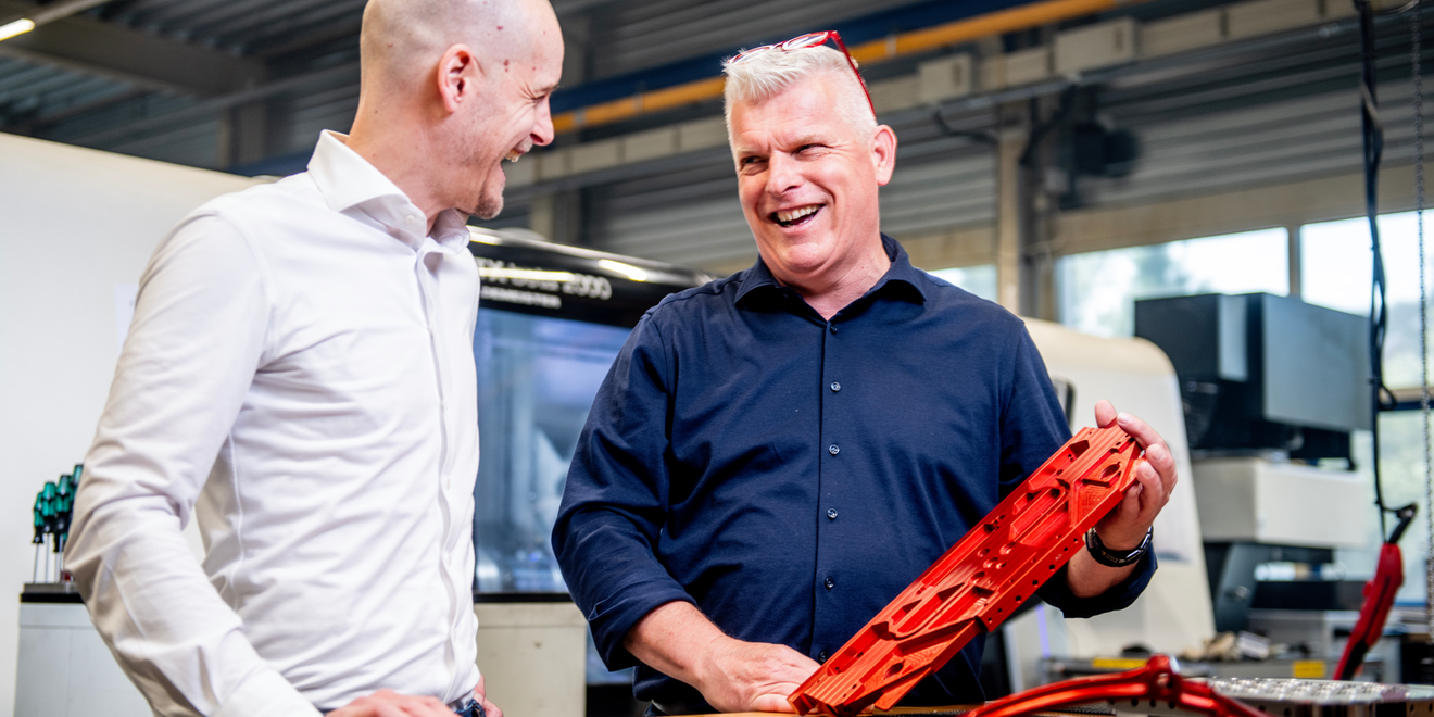 Walter in overleg met Paul