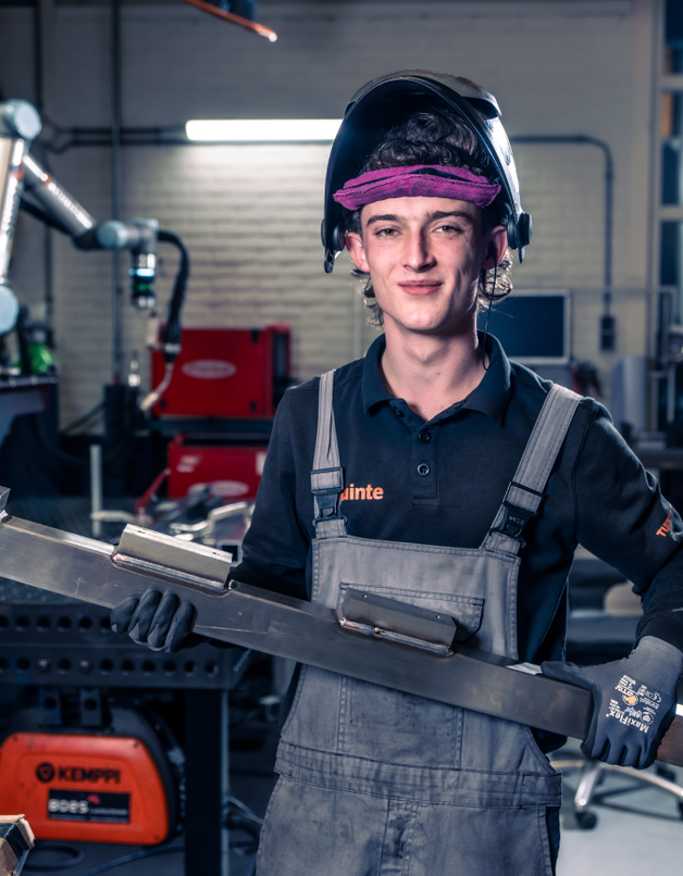 Bas trots met zijn lasdeel