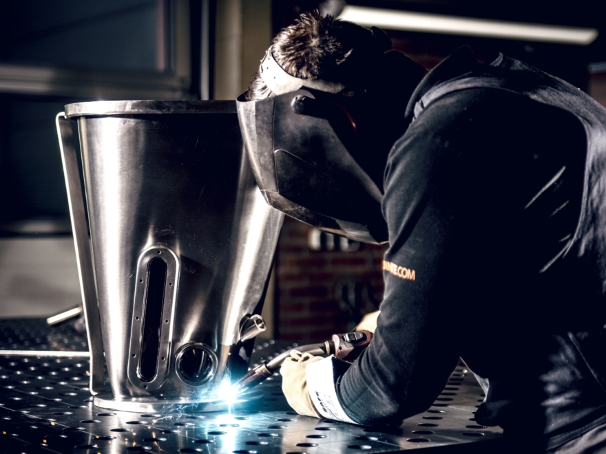 Het lassen van een RVS menghuis voor de farmaceutische industrie