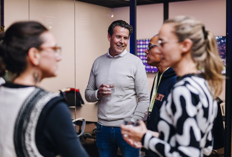 Vier Nou collega's waarvan twee nieuwe