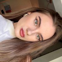 imagine profil Larisa