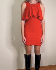 Crvena peplum haljina