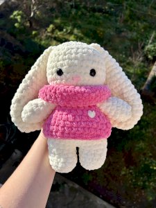 Ručno heklani plišani zeko